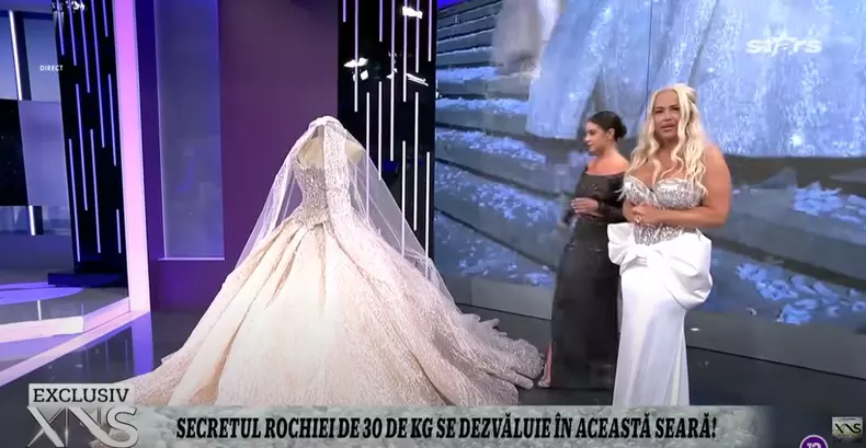 Cum arată cea de-a treia rochie de mireasă a Andei Adam  (3)