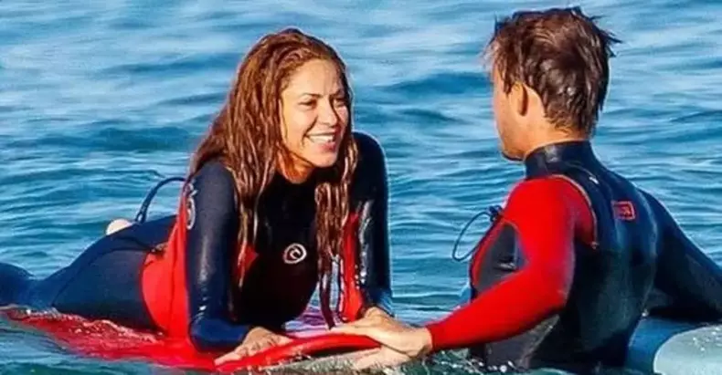 shakira si tanarul de 24 de ani