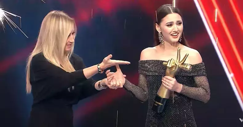lara-fabian-si-aura-sova