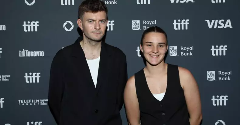 Leonardo Van Dijl et Tessa Van den Broeck, réalisateur et actrice du film _Julie zwijgt_. © Jeremy Chan_Getty Images