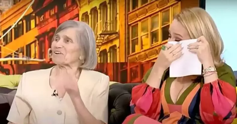 Andreea Esca, în lacrimi la TV. Ce surpriză i s-a făcut chiar de ziua ei. „Îi datorez foarte multe lucruri”