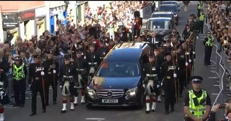 regina-elisabeta-cortegiu