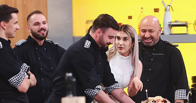scene-de-senzatie-la-chefi-la-cutite-adda-surpriza-de-proportii-pentru-sotul-catalin-rizea-chiar-de-ziua-lui-nu-mancati-tort-foto-488867