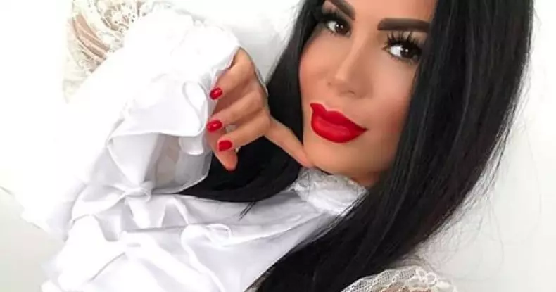 bianca-pop-a-fost-batuta-intr-un-club-m-a-prins-de-par-si-m-a-lovit-cu-piciorul-478043