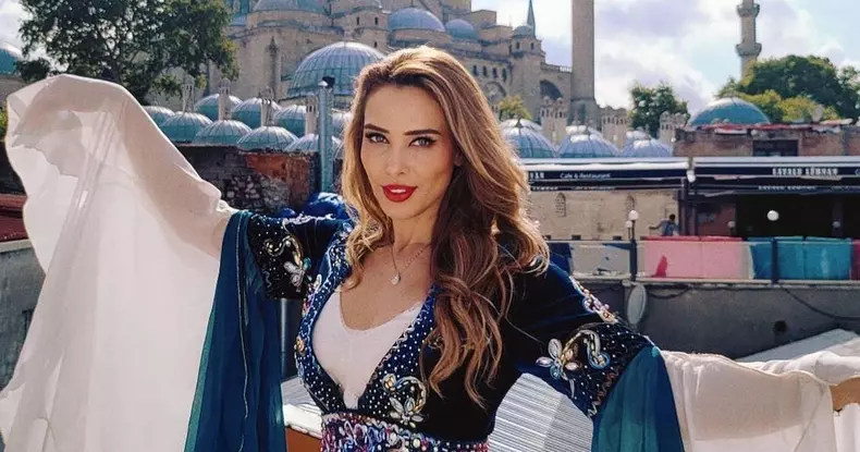 iulia-vantur-2-crop-1658772971
