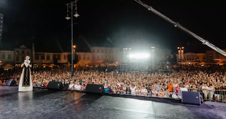 Iuliana Tudor ne asteapta la Festivalul Cantecele muntilor, timp de 8 saptamani, la TVR 1