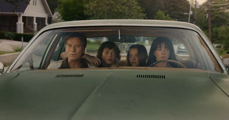 capatul-strazii-stejar-anne-hathaway-ewan-mcgregor (3)