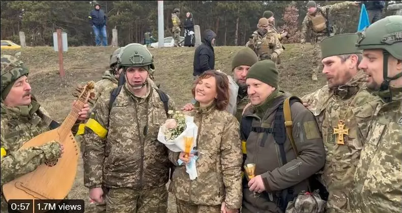 doi-militati-casatorit-Ucraina1