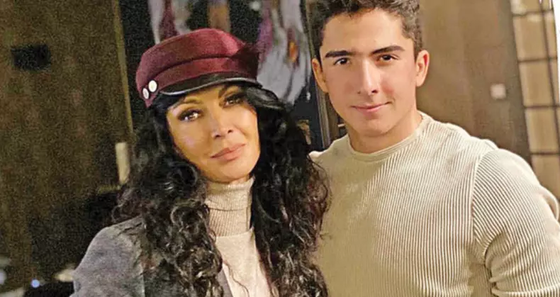 baiatul-mihaelei-radulescu-liceu-absolvit-4