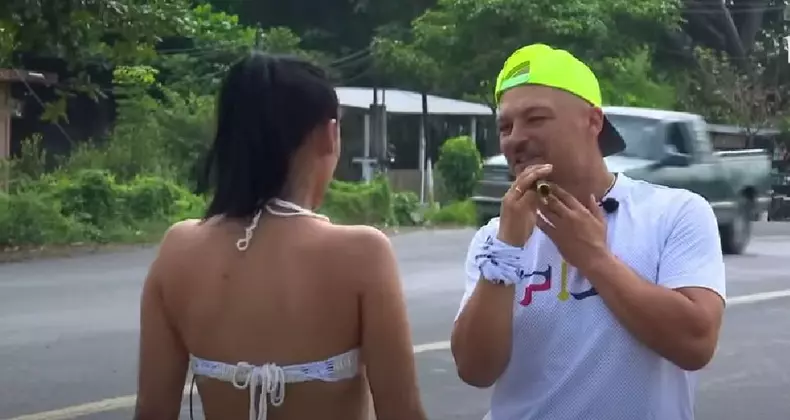 reactia-lui-puya-dupa-ce-sotia-lui-s-a-dezbracat-pe-marginea-strazii-la-america-express-2023.-nu-mai-exagera-3