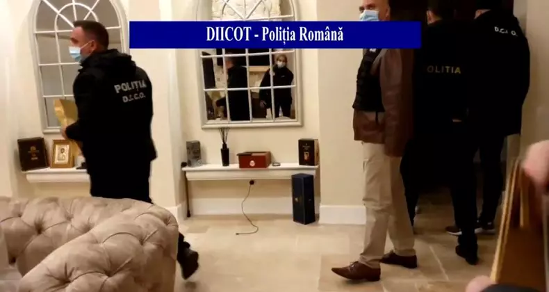 Alex-Bodi-săltat-de-polițiști-3-1-1024x544