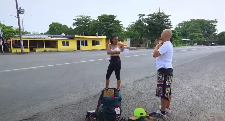 reactia-lui-puya-dupa-ce-sotia-lui-s-a-dezbracat-pe-marginea-strazii-la-america-express-2023.-nu-mai-exagera