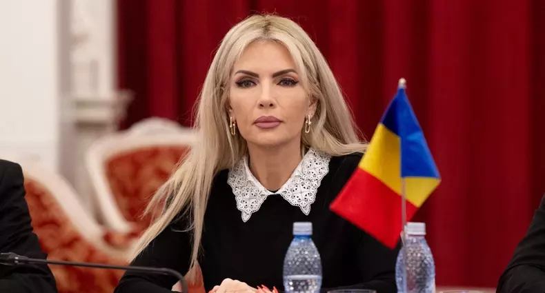 laura-vicol-a-spus-cati-bani-a-luat-de-la-interlopi-e1738051078901