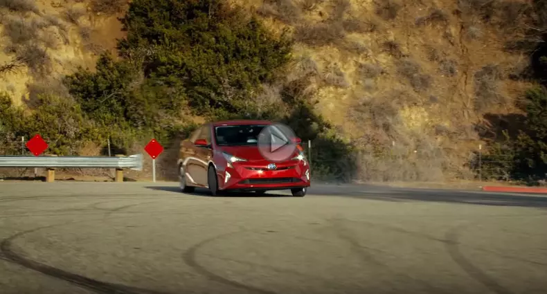 reclama toyota prius superbowl 50