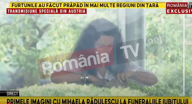 Mihaela Rădulescu, la capela unde se află sicriul lui Felix Baumgartner  (1)