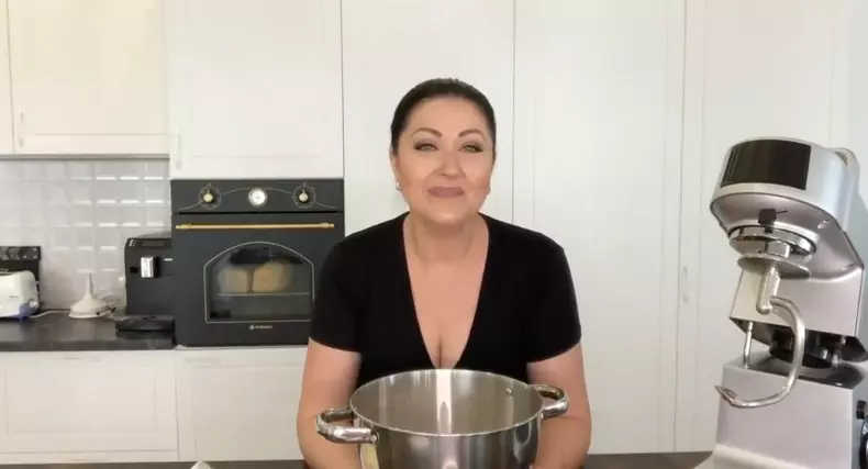 Gabriela-Cristea-cozonac-dospit-la-rece1