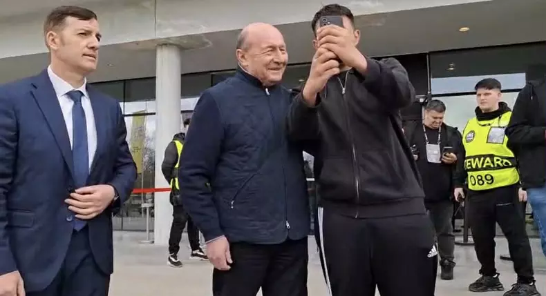 Traian Băsescu la stadion8