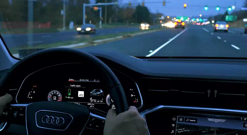 GLOSA, noul sistem Audi, îți spune cum să prinzi verde la semafor