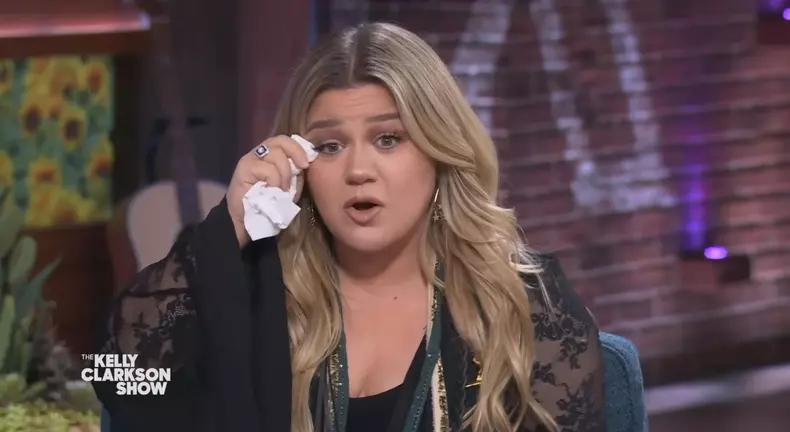 Kelly Clarkson wipes away tears as guest Henry Winkler offers advice to her daughter River who has been bullied for her dyslexia