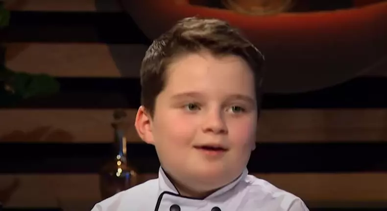 2021-03-17-22_58_32-Chefi-la-cuțite-_-La-8-ani-Ștefan-Rareș-i-a-lăsat-mască-pe-jurați-YouTube