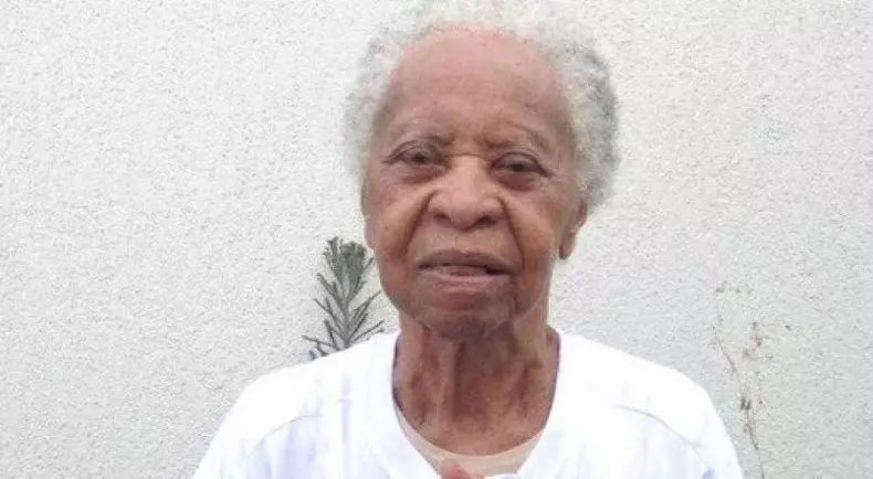 mama lui pele 100 de ami