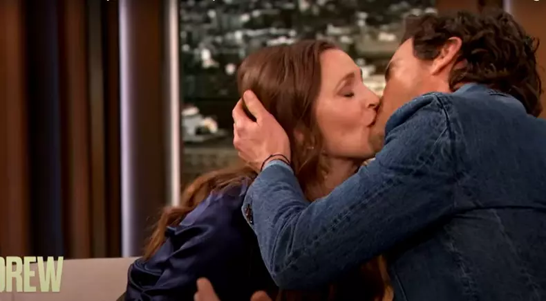 Matt Bomer a sărutat-o pe Drew Barrymore  (12)