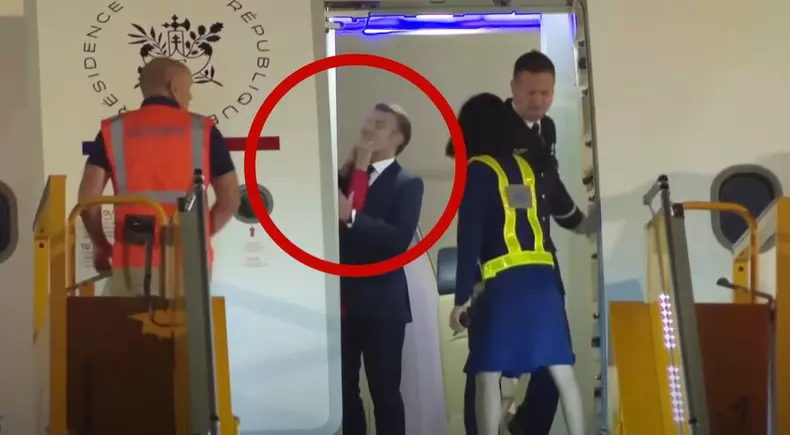 Brigitte Macron l-ar fi pălmuit pe Emmanuel Macron  (2)