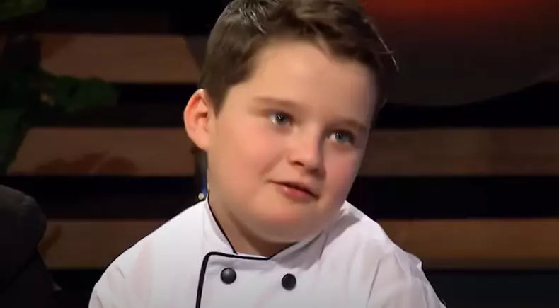 2021-03-17-22_58_18-Chefi-la-cuțite-_-La-8-ani-Ștefan-Rareș-i-a-lăsat-mască-pe-jurați-YouTube
