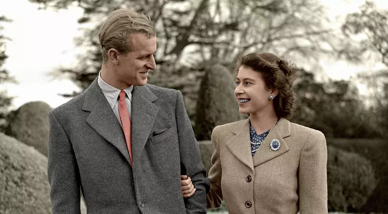 Regina Elisabeta a II-a și Prințul Philip au aniversat 72 de ani de casnicie