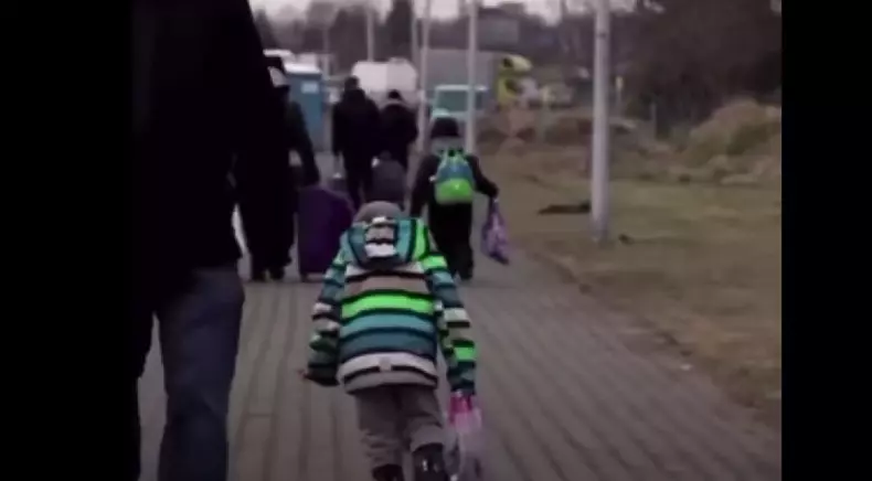 copil-singur-granita2