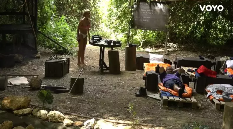 sunt-celebru-scoate-ma-de-aici-6-1024x567-1