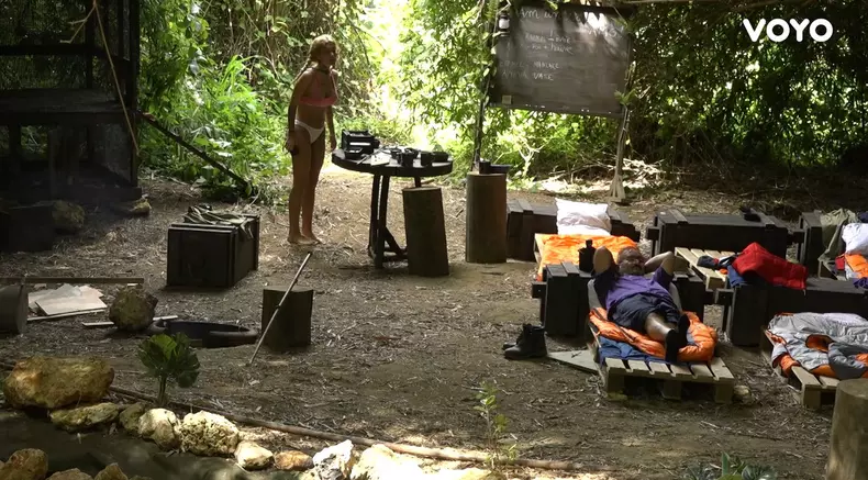 sunt-celebru-scoate-ma-de-aici-6