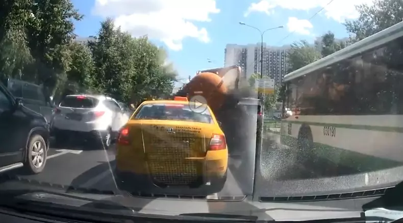 accident masina de salubritate