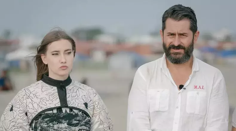iulia-albu-mama-mike