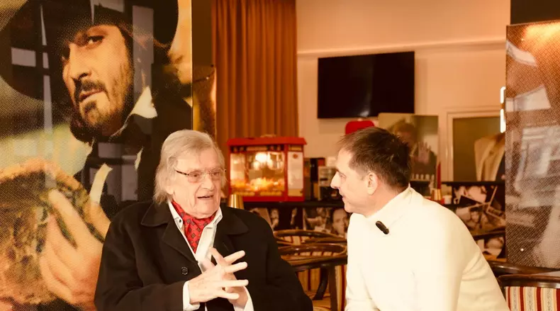 Cum își petrece Florin Piersic aniversarea de 89 de ani  (5)
