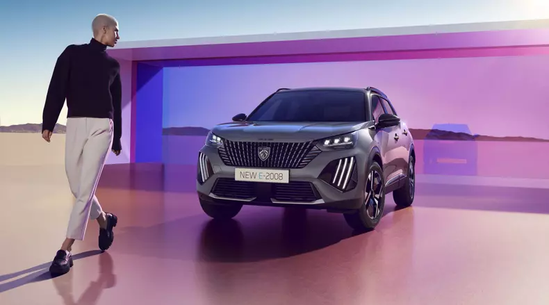 Peugeot E-2008 facelift 003