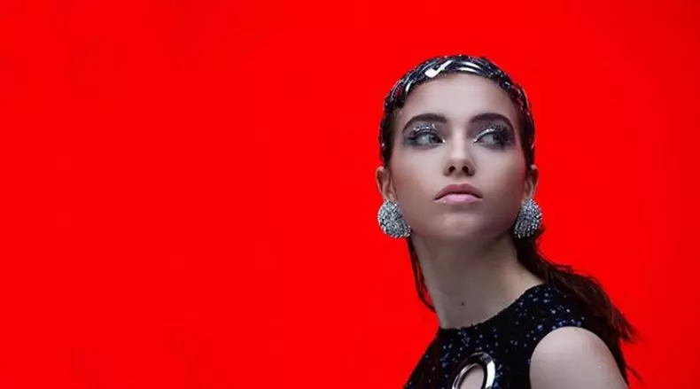 Roxen-Eurovision-Romania-Cherry-Red-800x445