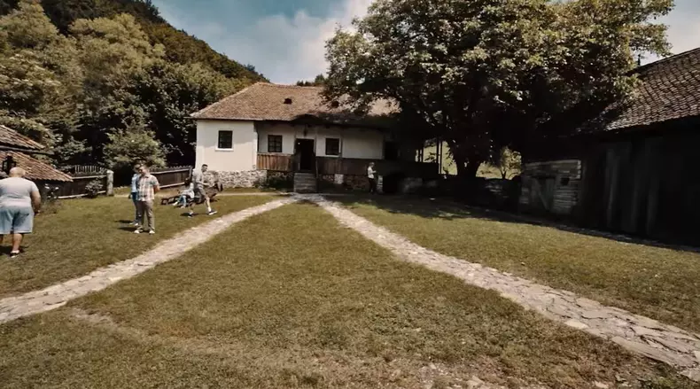 casa-Printului-Charles-Valea-Zalanului1