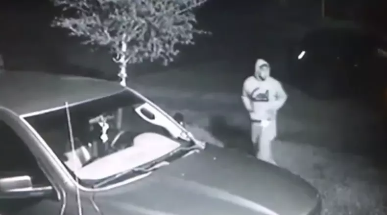 Bărbatul acesta fura aceeași mașină seară de seară, apoi o înapoia