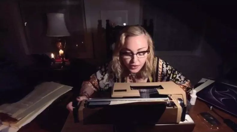 Daily Instagram Posts