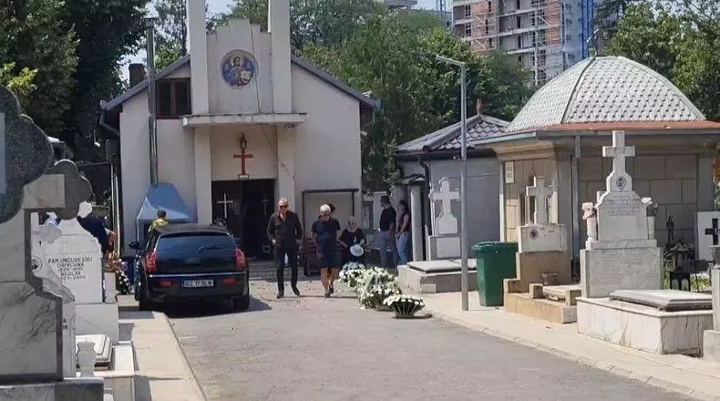 andrei-versace-inmormantare