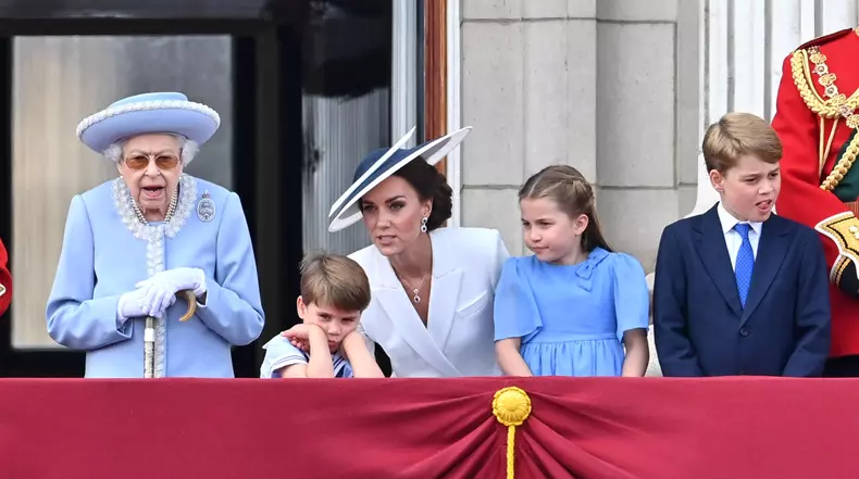 Kate Middleton n-a reușit să îl stăpânească pe Prințul Louis. Micuțul a furat din nou spectacolul la Jubileul de Platină