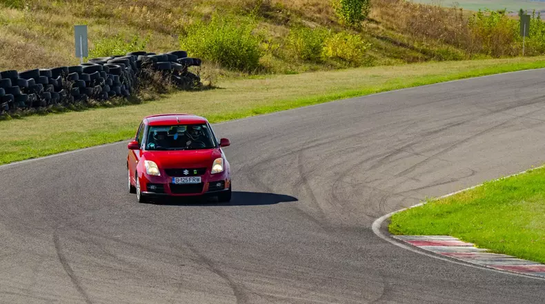 Suzuki Swift Sport Continental 6