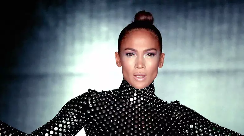 La cantante Jennifer Lopez baila con su nuevo novio el bailarn Casper Smart en el nuevo videoclip junto a Pitbull "Dance Again ft. Pitbull".