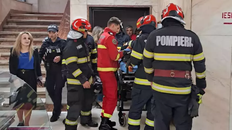 pompieri-interventie-lift-cazut-ministerul-transporturilor