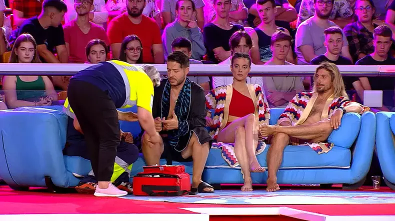 editia-9-medicii-au-intervenit-inainte-de-startul-sariturilor-jorge-taietura-deget_splash-vedete-la-apa