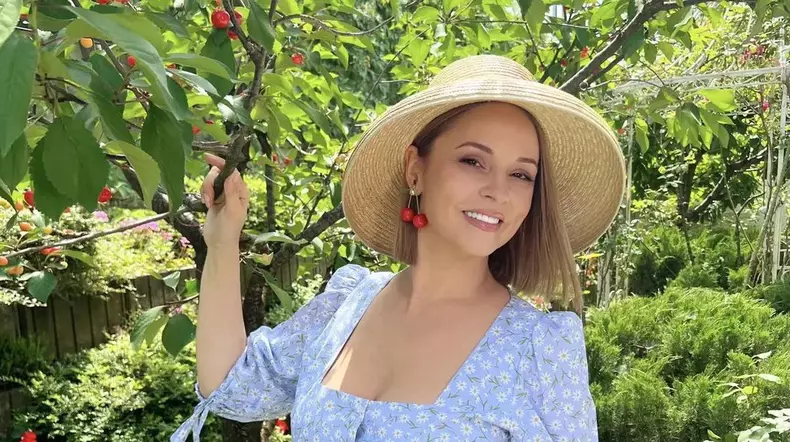 andreea-marin-cultiva-legume-in-gradina-11