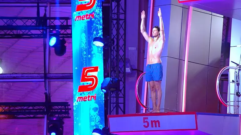 nick-casciaro-saritura-din-finala-saptamanii-splash-vedete-la-apa