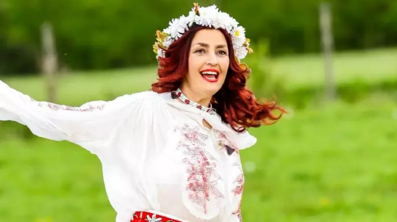 putini-stiu-ca-rona-hartner-are-un-copil.-cine-este-tatal-fetitei-sale-si-ce-relatie-are-artista-cu-fiica-ei-1024x573-1