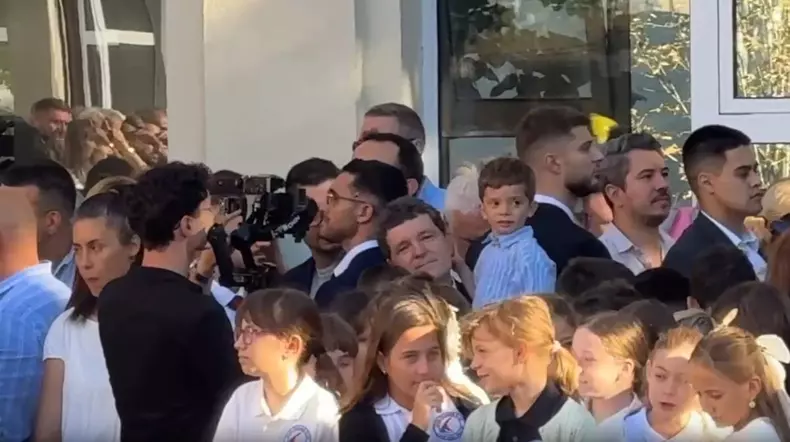 nicusor dan mirabela prima zi de scoala aheea2